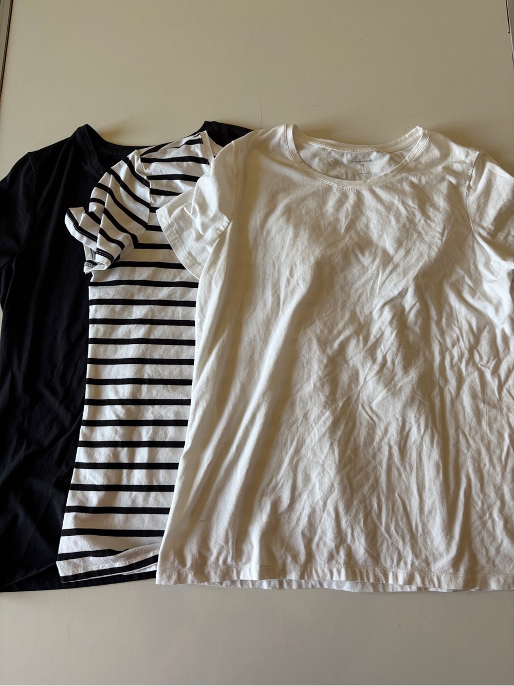 Amazon Essentials Women Crewneck T-shirt Short Sleeve Size XL 3 Pack Black White
